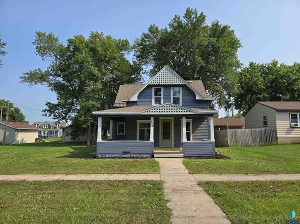512 Essex St, Garretson, SD 57030