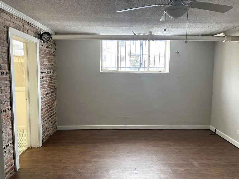 Frances Apartments — Photo 6