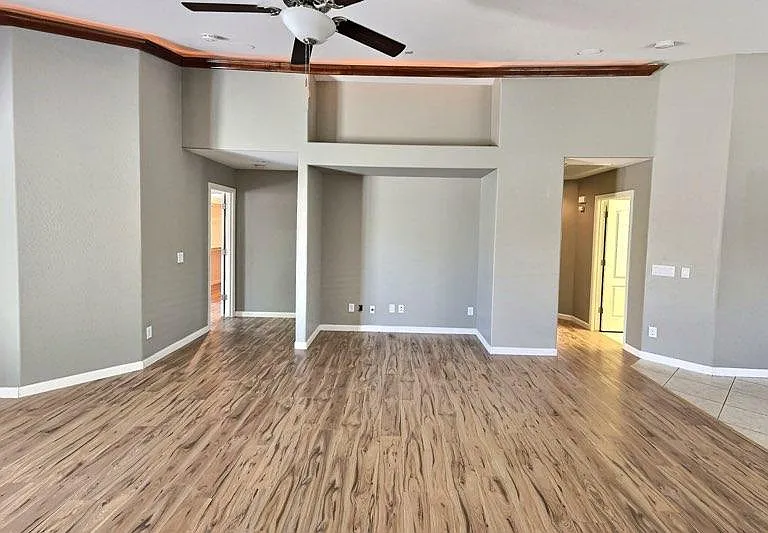2452 W Tamarisk Ave — Photo 2