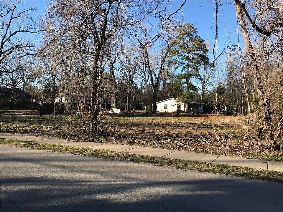 1st image of 704 Shelton Dr