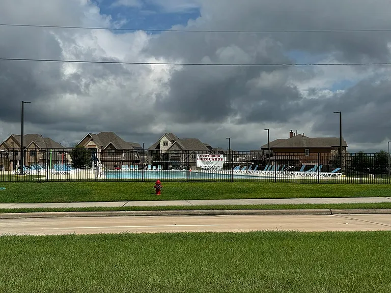 911 Wormwood Dr — Photo 25