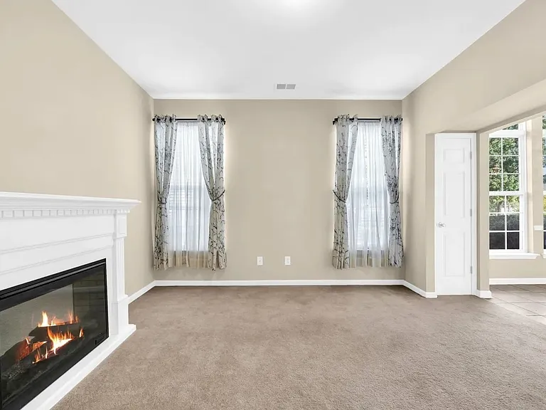 414 Carriage Lake Dr — Photo 10