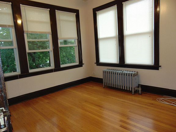 5th image of 6842 S Rockwell St #2R