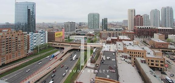 5th image of 659 W Randolph St #18O9