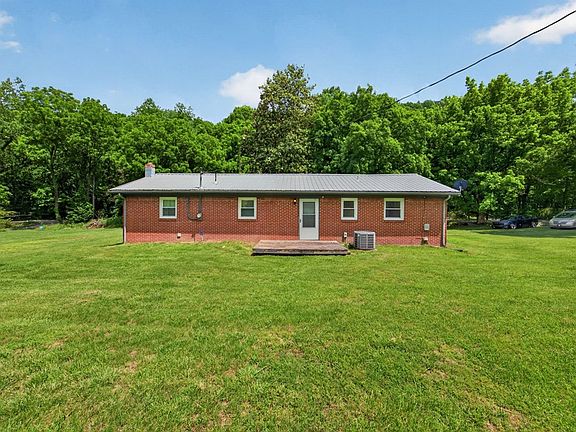 5th image of 400 Anderson Ln