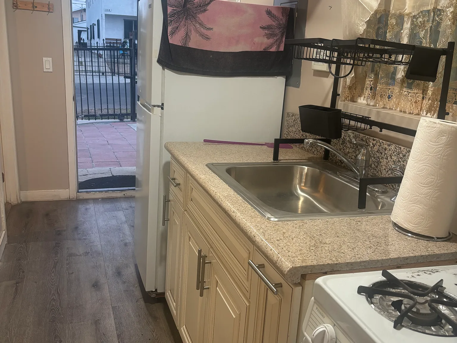 2 bed, 400 sqft, $1,650 — Photo 4