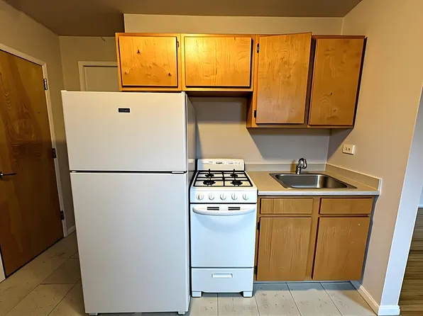 87-16 Winchester Boulevard image 1 of 6