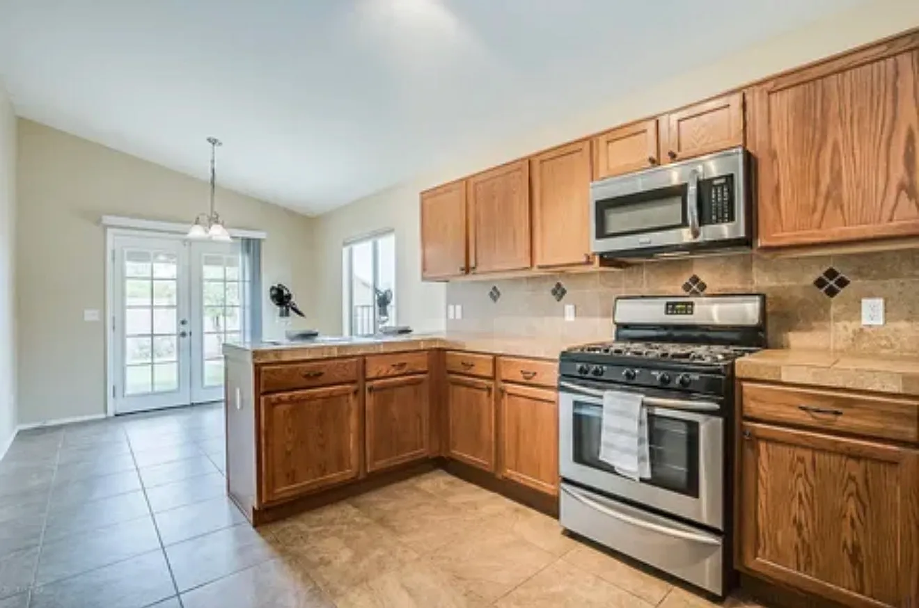 3 bed, 1297 sqft, $1,850 — Photo 2