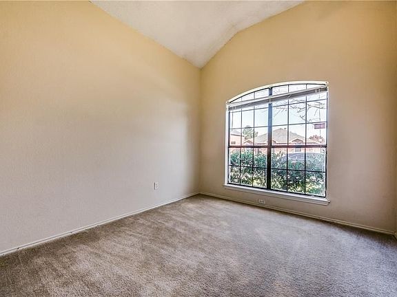 5th image of 1809 Cool Springs Dr