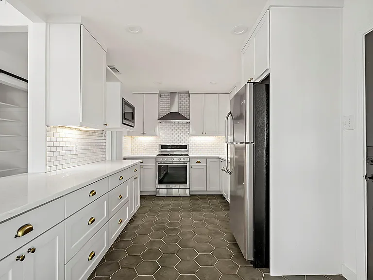 1207 Ridgemont Dr — Photo 4