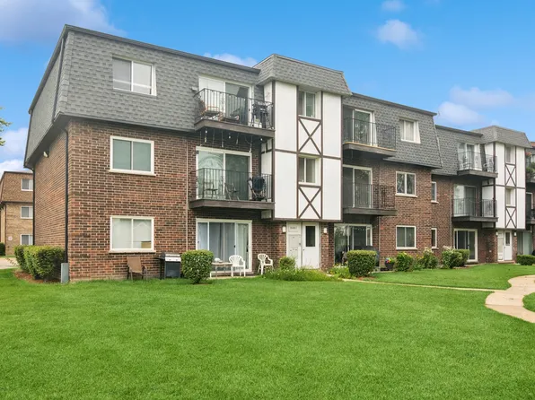 9461 Bay Colony Dr APT 2N, Des Plaines, IL 60016