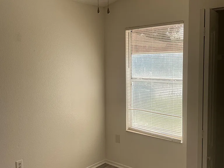 1044 Winterberry Ln — Photo 11