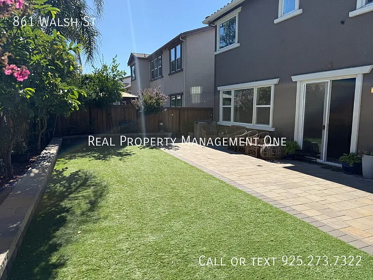 861 Walsh St — Photo 26