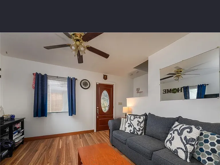 1850 Penthley Ave — Photo 9