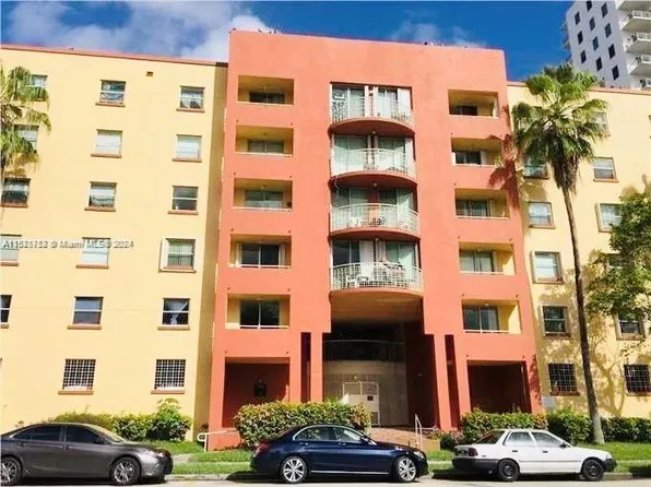 501 SW 1st St APT 611, Miami, FL 33130