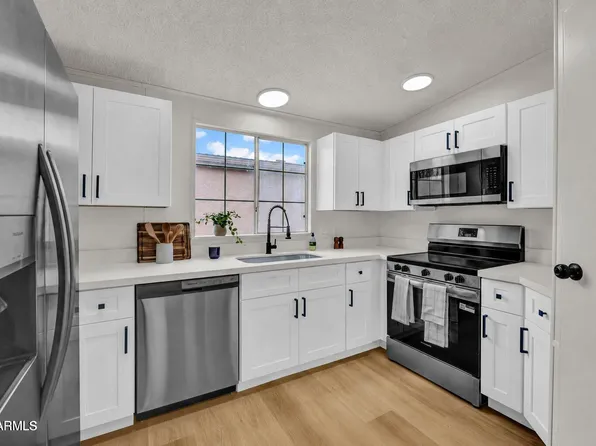 6081 S OAKMONT Drive, Chandler, AZ 85249