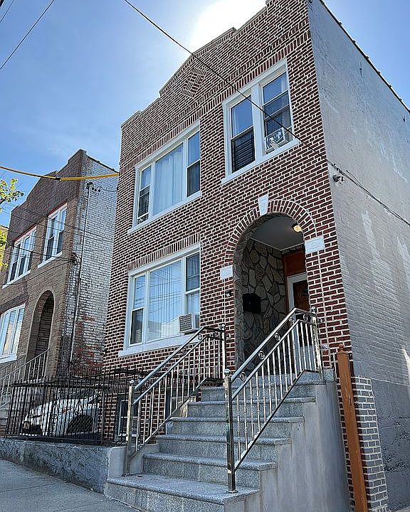 2nd image of 2120 Virgil Pl