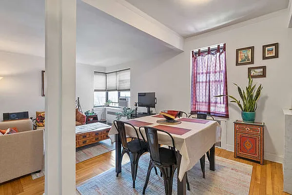 Sold by Remax City Square | media 2
