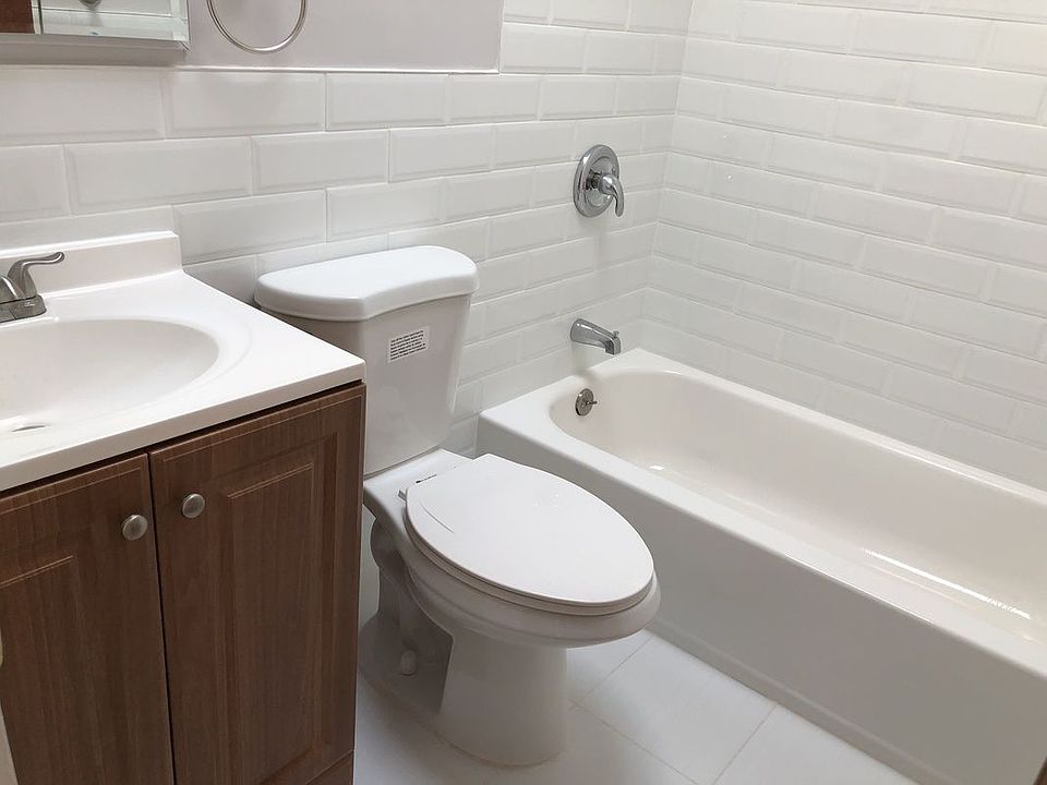 2nd image of 2417 43rd St