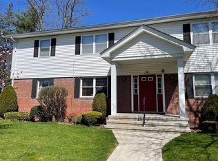 30 Colonial Cir UNIT B, Chicopee, MA 01020