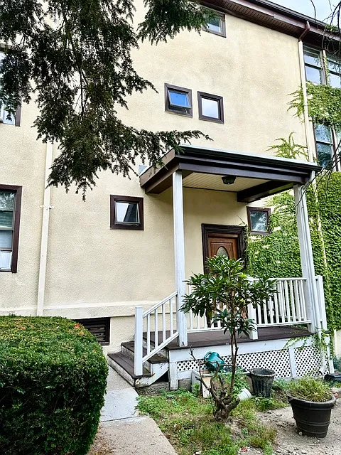 206 Sumner St #6