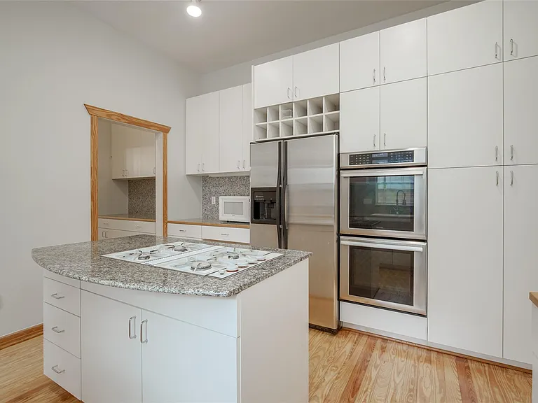 5425 Dickson St — Photo 8