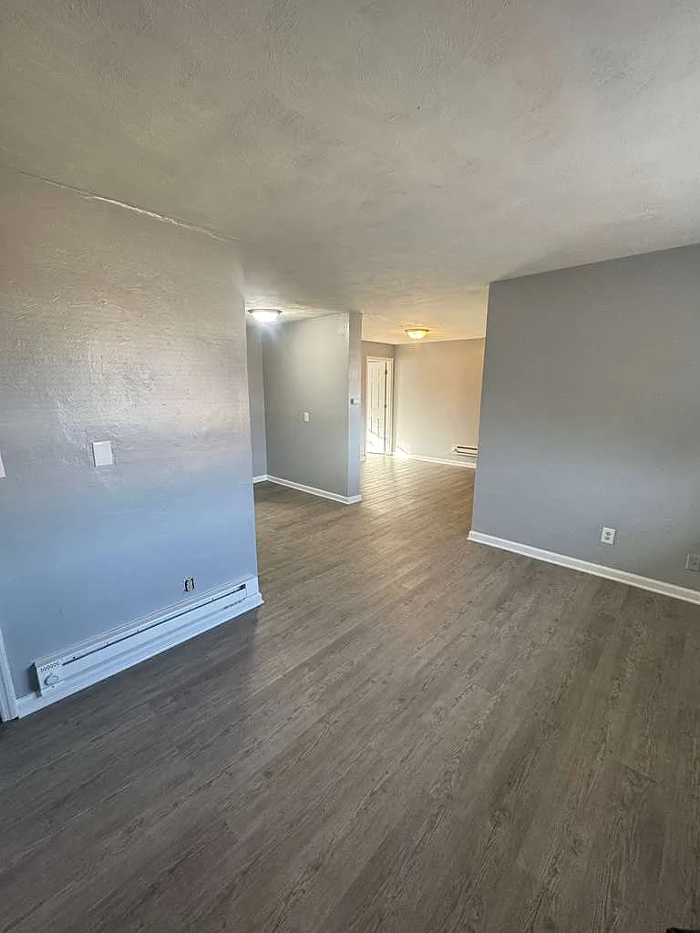 2 bed, $825 — Photo 2