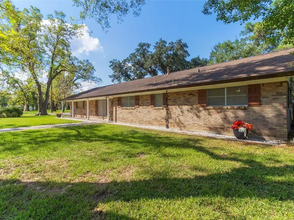 404 S 14th St, West Columbia, TX 77486