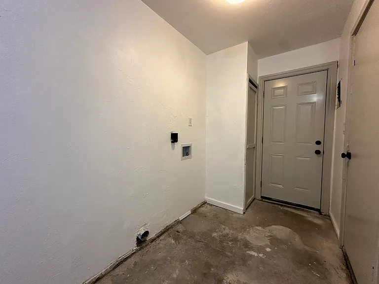 817 NW 9th St — Photo 30