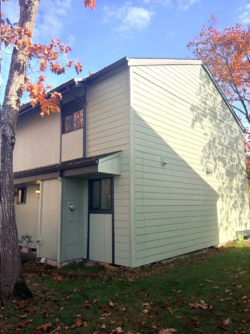 Newly Priced -Freshly Remodeled 2 Bed, 1.5 Bath Condo In West Eugene — Photo 1