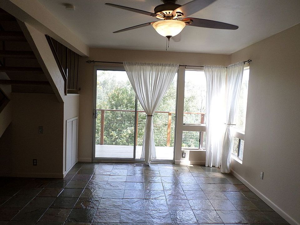 Family/formal dining room