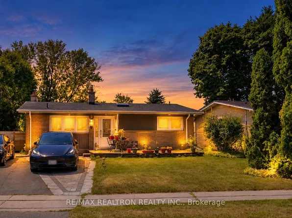 292 Essex Ave, Richmond Hill, ON L4C 2C2
