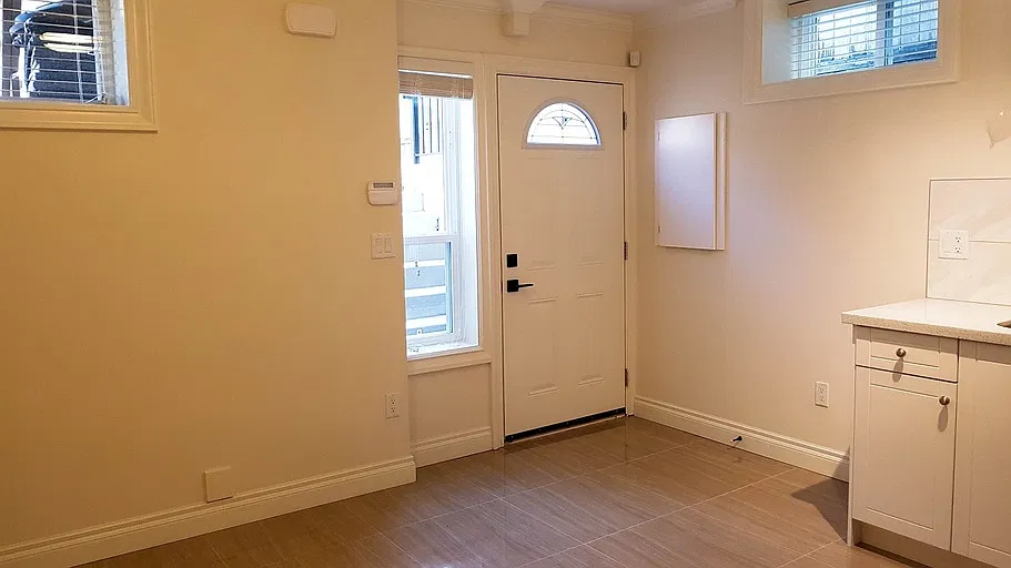 2 bed, 1.0 bath, 650 sqft, $1,800 — Photo 2