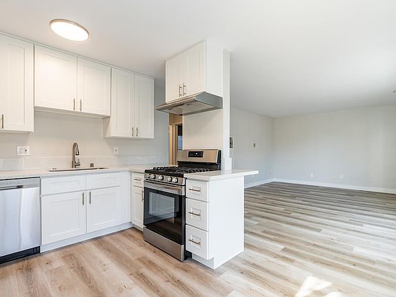 3rd image of 4152 Mississippi St