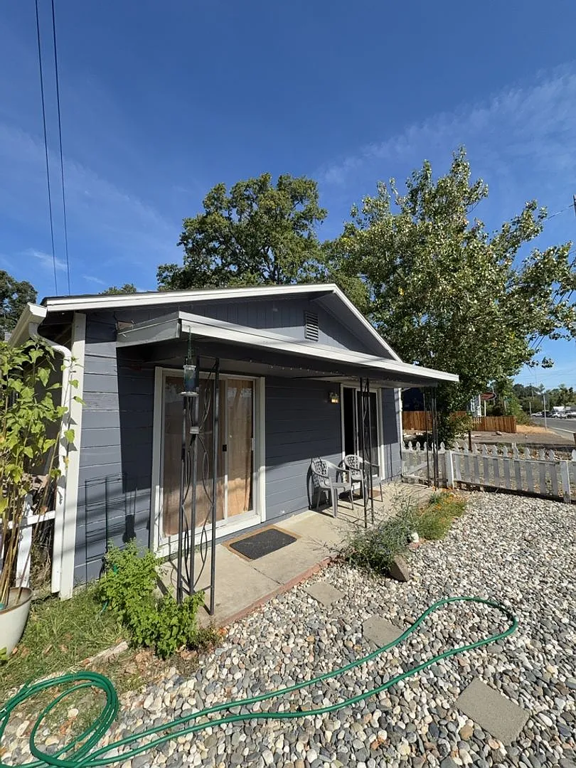 2435 Lakeshore Blvd — Photo 1