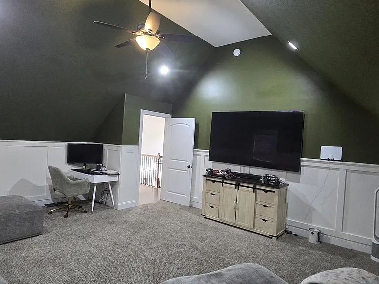 425 Veronica Ct — Photo 40