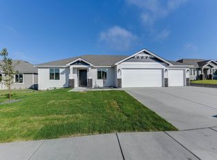 10409 Silverbright Dr, Pasco, WA 99301