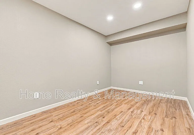 10807 Larry Dr — Photo 24