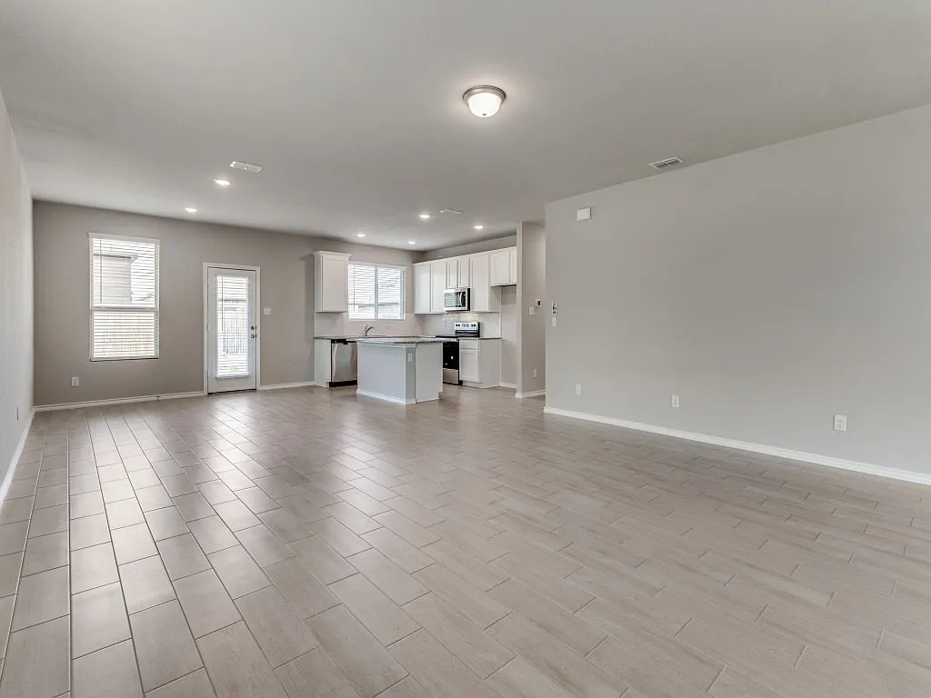 Building Photo - 920 Ravenwood Ln