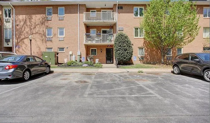 300 Winding Way — Photo 1