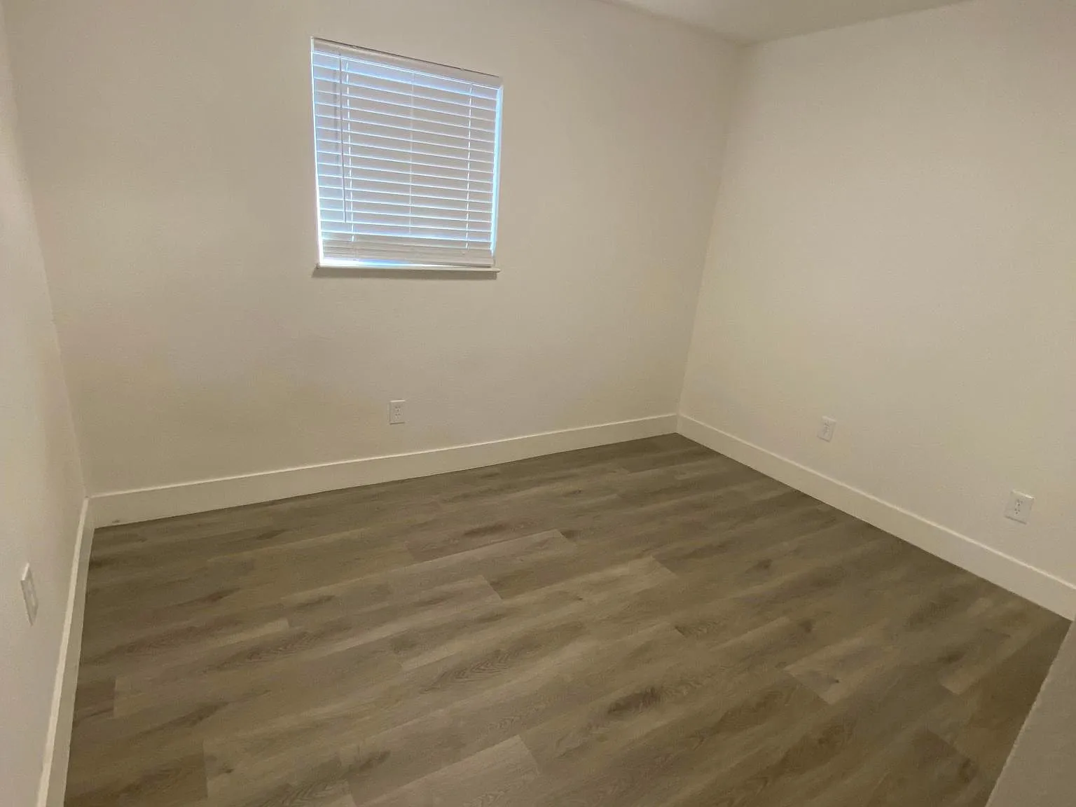 417 N Maple Ave — Photo 3