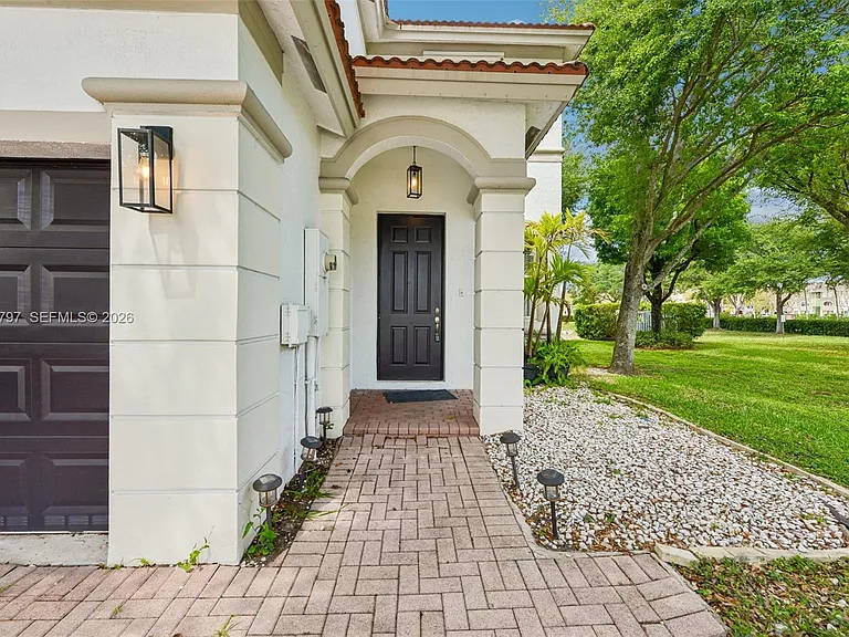 8188 NW 108th Pl #- — Photo 4