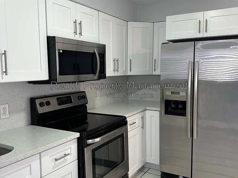 717 SE 9th St #A — Photo 14