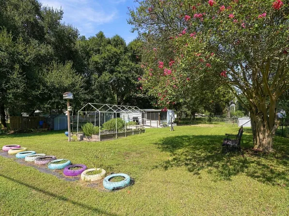 11 Pine Rd W, Coldspring, TX 77331