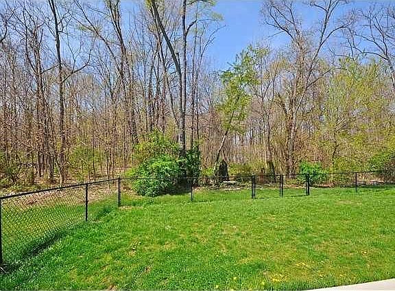 5th image of 718 Thornwood Ct
