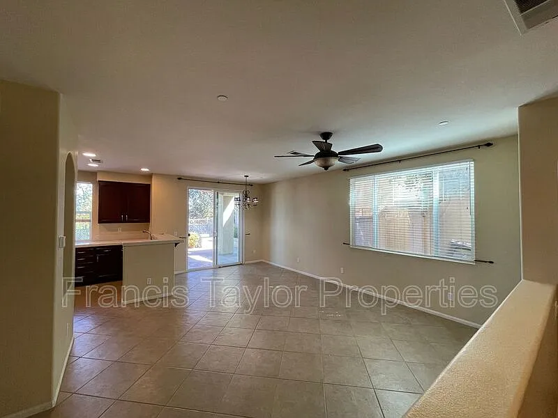 2 bed, 2.5 bath, 1279 sqft, $3,295 — Photo 4