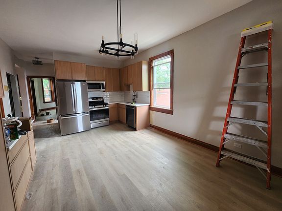 2nd image of 5453 W Giddings St #2