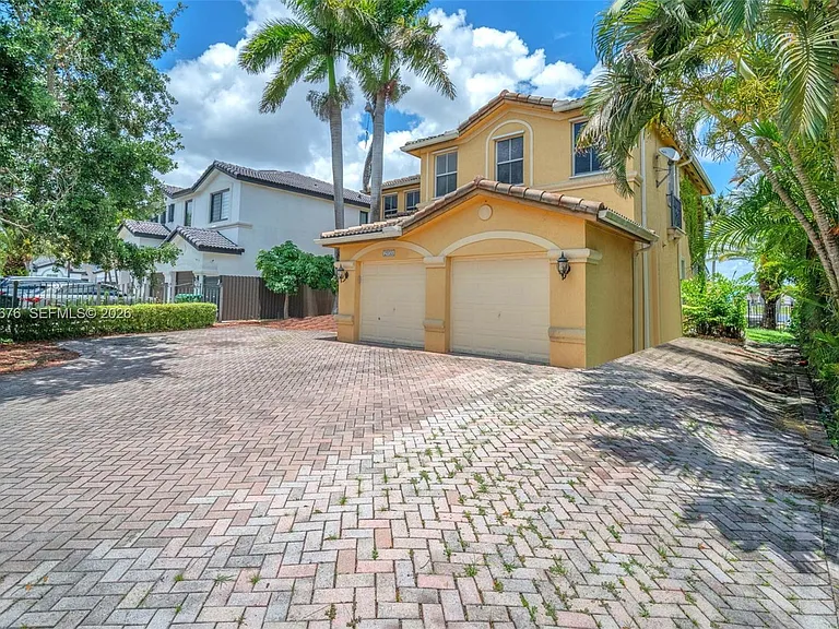 2155 SW 156th Ct — Photo 3