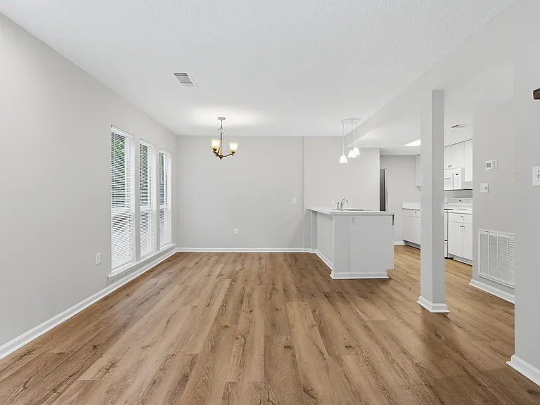 379 Butternut Dr — Photo 4