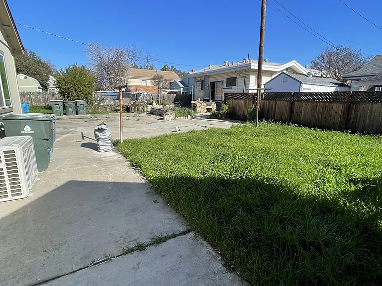 1311 Lemon St — Photo 16